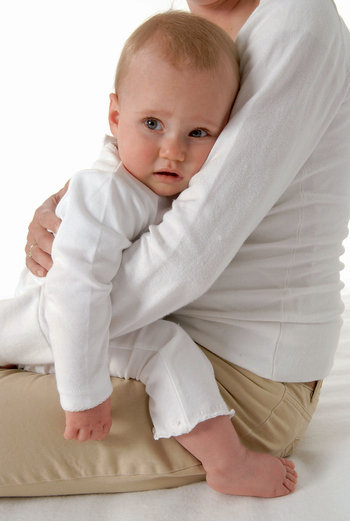 Чем вызван понос у грудного ребенка, и как его предотвратить