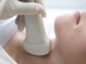 При выявлении патологии щитовидной железы после УЗИ в срочном порядке следует начинать гормональное лечение
