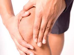При постоянных болях в колене нельзя пренебрегать консультацией специалиста