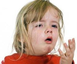 Часто у малыша резкий сухой кашель сопровождает воспалительные процессы в гортани