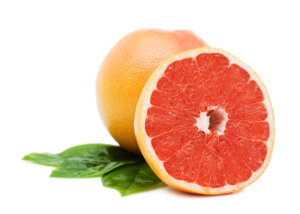 Благодаря большому количеству различных витаминов и минералов, употребление грейпфрута препятствует возникновению авитаминоза и простудных заболеваний
