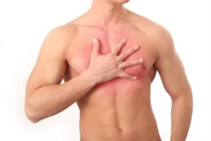При пневмонии во время кашля ощущается боль в груди