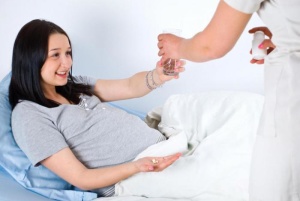 При постановке диагноза беременной женщине назначается соответствующее лечение