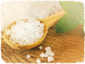 Морская соль обладает антисептическими свойствами