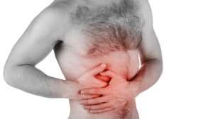 Основной симптом увеличения поджелудочной железы - постоянная боль в верхней части живота