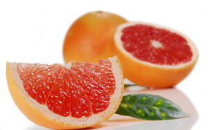 Грейпфрут богат на содержание витаминов и микроэлементов