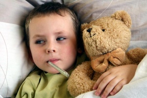 Курс лечения пневмонии назначает только детский врач