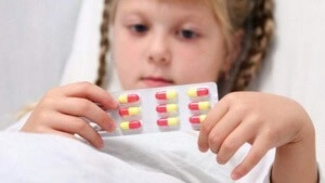 Антибиотики детям назначает только специалист