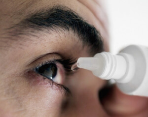 Назначить лечение герпеса на глазу может только специалист