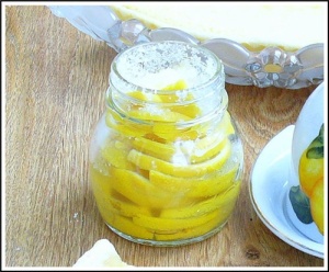 Рекомендуется употреблять лимон с сахаром людям, которые желают сбросить лишние килограммы