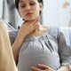 Першение в горле при беременности: причины и способы лечения