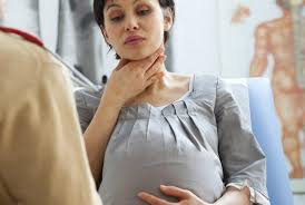 Першение в горле при беременности: причины и способы лечения