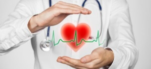 При появлении болевых ощущений в районе сердца следует обратиться к специалисту