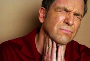 Основной признак недуга - увеличениеиразмеров щитовидной железы