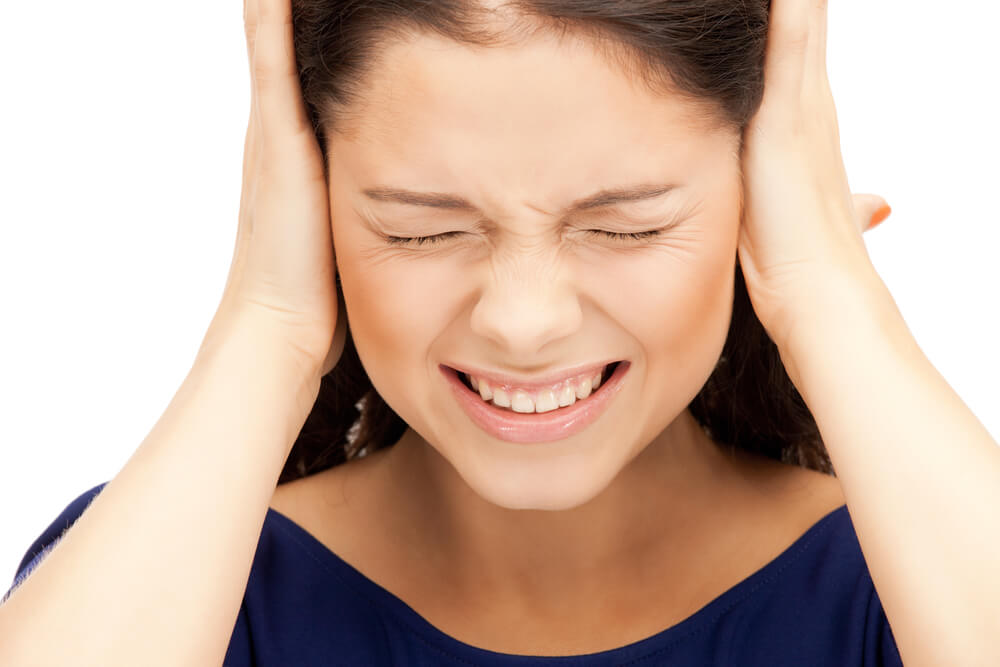Свист в голове и ушах: причины патологического состояния