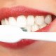 Узнайте, как отбелить зубы с помощью соды
