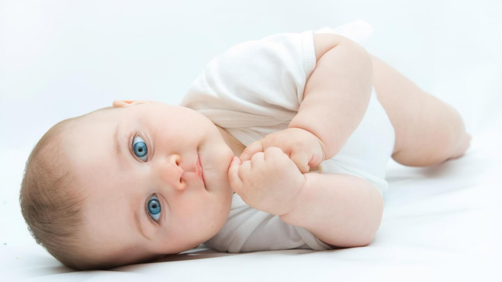 Чем и как лечить понос у новорожденного?