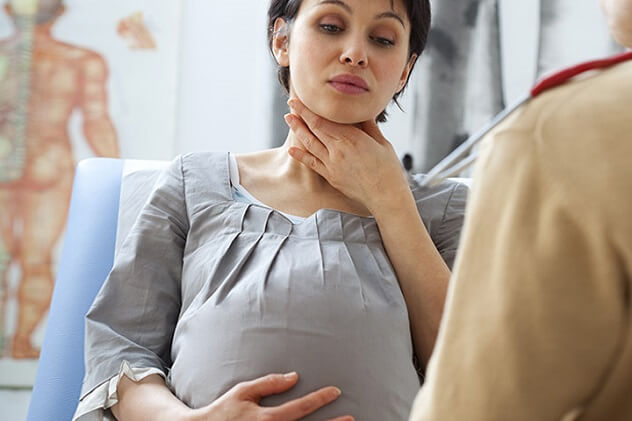 Как подобрать таблетки для лечения горла у беременных женщин?