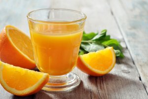 Апельсиновый сок с содержанием витаминов